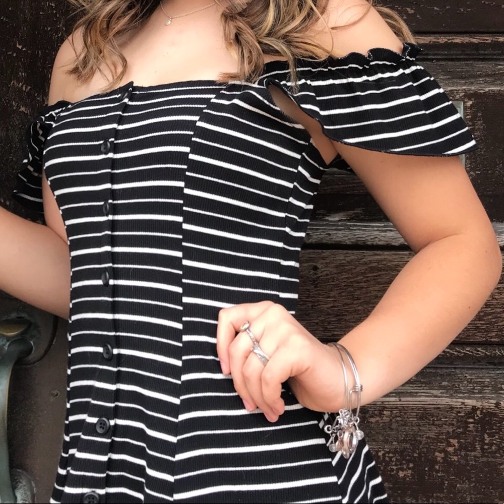 Dress - Picture 2 of 6